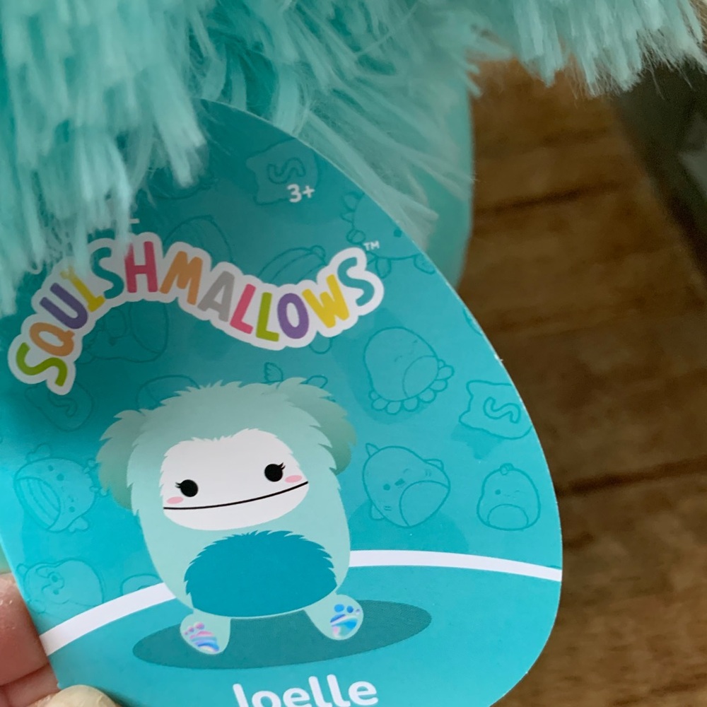 Yeti - Squishmallows - Joelle - 11 inch - Picture 3 of 3
